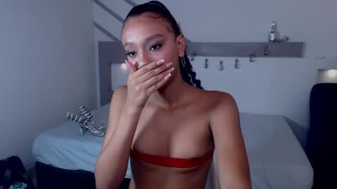 Namoi Smith online show from December 2024 03:33:02 AM