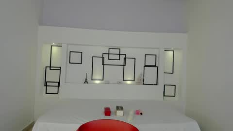 Namoi Smith online show from February 2025 10:04:01 AM