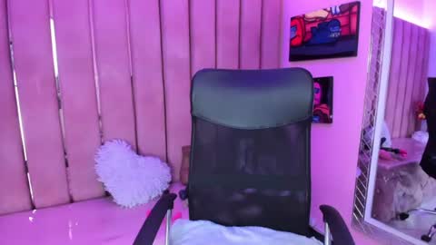 nany_pretty online show from July 2026 04:25:02 PM