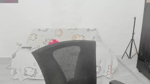 Snapshot of naoko_uwu chatting on June 2026 01:08:02 AM Naoko online show from June 2026 01:08:02 AM