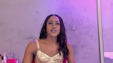 Snapshot of naomi__blair chatting on June 2026 02:42:01 AM Naomi Blair online show from June 2026 02:42:01 AM