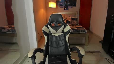 naomi_berckley online show from February 2025 01:19:01 AM