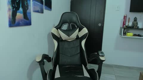 naomi_berckley online show from October 2025 05:51:02 AM