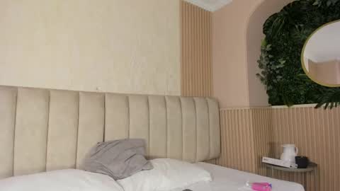 Naomi online show from April 2026 01:05:01 PM