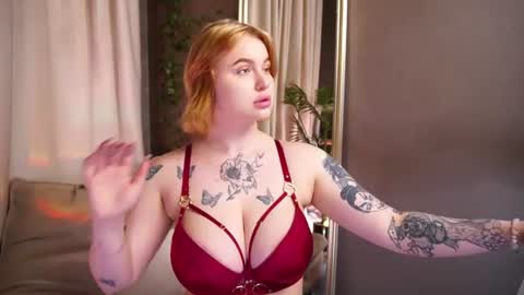 Snapshot of naomi_hotterr chatting on June 2026 05:43:01 AM naomi_hotterr online show from June 2026 05:43:01 AM