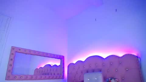 Snapshot of naomi_shayk chatting on May 2026 07:31:02 PM naomi_shayk online show from May 2026 07:31:02 PM