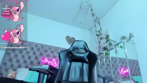 Naomi online show from December 2025 11:15:01 AM