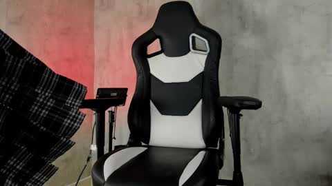 Heidy  online show from May 2026 03:48:01 AM