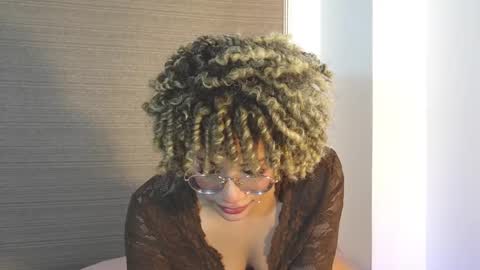 Snapshot of naomidawsonn chatting on November 2025 10:54:02 PM naomidawson online show from November 2025 10:54:02 PM