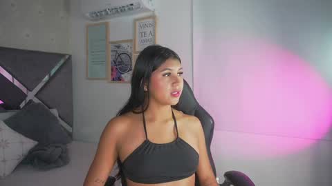 Naomi-Gray  online show from April 2026 07:11:02 PM