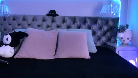 Naomi online show from February 2025 10:54:01 PM