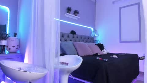 Naomi online show from February 2025 08:15:01 PM