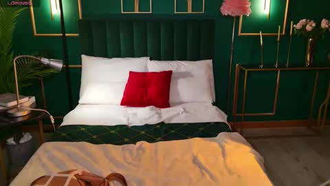 Naomi online show from October 2025 05:15:01 AM