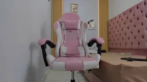 naomis_35 online show from September 2025 08:22:02 PM