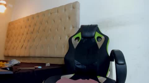 naomis_35 online show from February 2026 08:12:02 PM