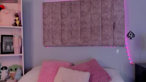 Laura  online show from February 2026 01:37:01 AM