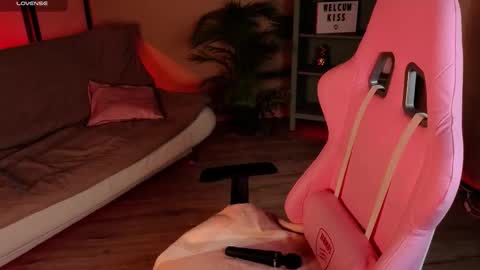 Naomi online show from September 2025 08:43:01 PM