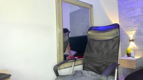 Naomy Smith online show from December 2024 11:57:01 PM