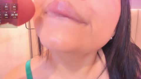 Naomy  online show from November 2025 09:58:01 PM