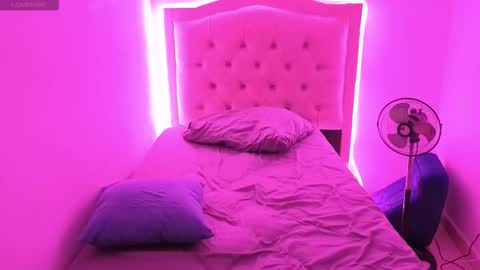 Nasly batista  online show from November 2025 05:17:01 AM