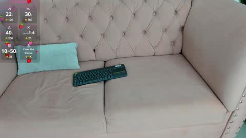 Naty  online show from January 2025 12:18:01 PM