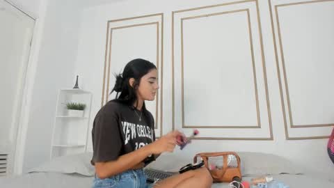 Naty  online show from February 2025 12:37:02 PM