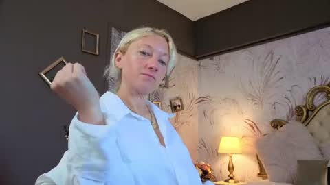Snapshot of natalie_bitton chatting on June 2026 06:36:02 AM Natalie online show from June 2026 06:36:02 AM