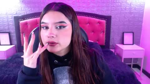 natalie  online show from October 2025 03:18:02 AM