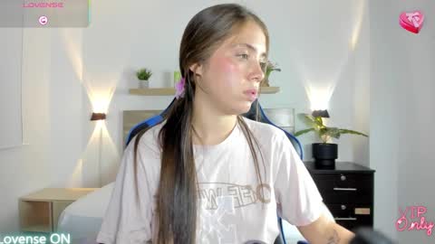 Snapshot of nataly_rodri chatting on January 2026 02:05:02 AM Nataly online show from January 2026 02:05:02 AM