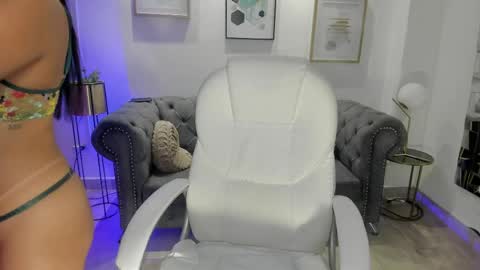 natasha kiim online show from April 2026 12:38:01 AM