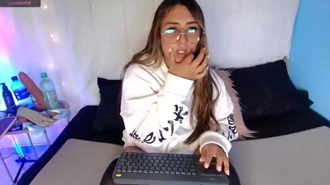 Snapshot of natasha_peach_ chatting on October 2025 09:35:02 PM Natasha online show from October 2025 09:35:02 PM