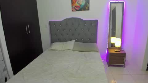 Nathalia  Take surprises in our chat. 25tkns for a hot pic. Follow me. online show from November 2025 02:04:02 AM