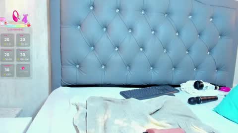 N A T H A L I A online show from March 2025 05:04:01 PM