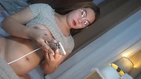 Snapshot of nathalie_hart chatting on April 2026 02:47:02 AM Queen Marga online show from April 2026 02:47:02 AM