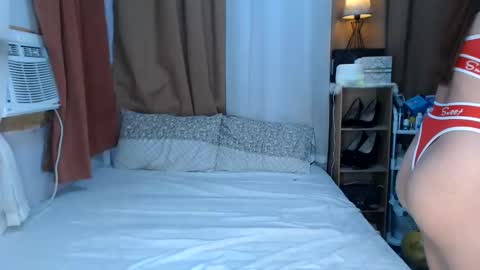 Snapshot of nathalie_hart chatting on May 2026 02:51:01 AM Queen Marga online show from May 2026 02:51:01 AM