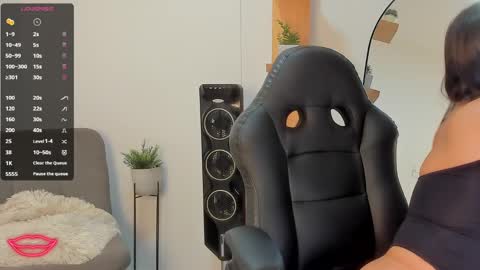 nathalyxx_ online show from January 2025 02:28:01 PM