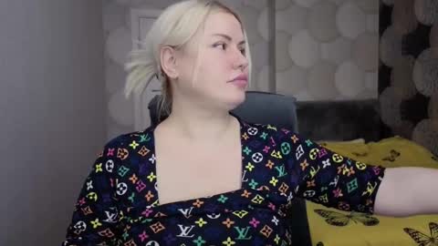 natusik123 online show from December 2025 06:09:02 AM