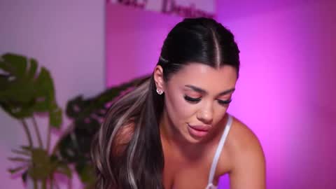 Naty online show from March 2025 11:22:02 AM