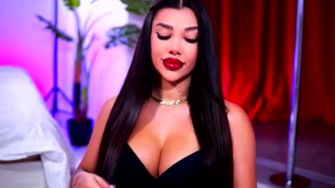 Naty online show from November 2025 10:28:02 AM