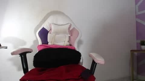 Snapshot of naughty69hottie chatting on July 2026 07:53:01 PM Leina modelo independiente online show from July 2026 07:53:01 PM