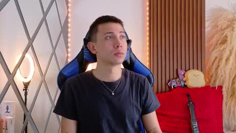 Christopher  Chris online show from September 2025 01:00:01 PM