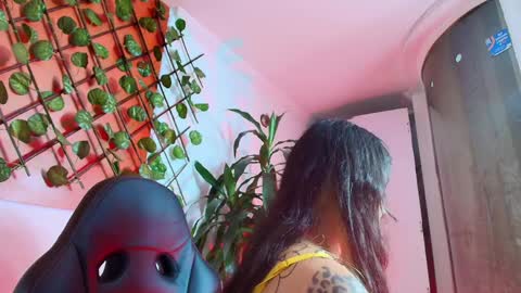 Kitten online show from April 2026 05:40:02 PM