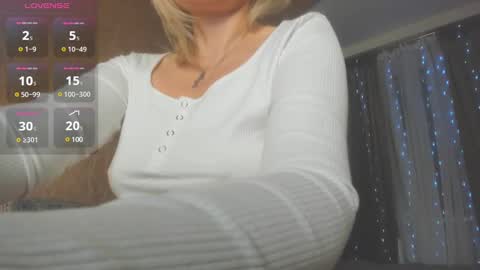 Snapshot of naughty_milena chatting on February 2025 05:24:01 PM Milena online show from February 2025 05:24:01 PM
