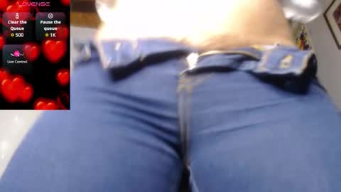 Snapshot of naughtyhotsquirt chatting on October 2025 03:35:02 PM Kimberly online show from October 2025 03:35:02 PM