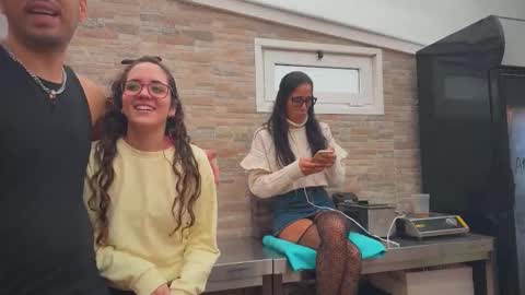 ANDREA STEPH  MIKE online show from October 2025 08:47:01 AM