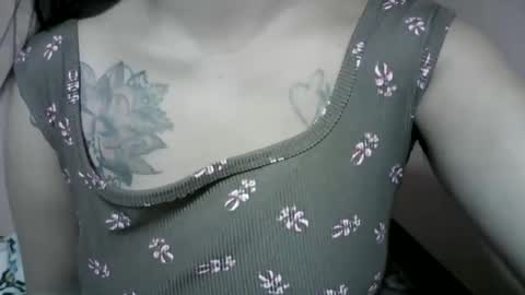 naughtymom_33 online show from November 2025 05:57:01 PM