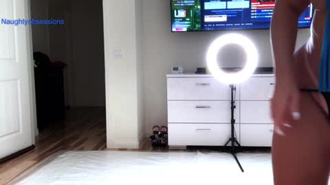 Aphroditecall me A for short online show from October 2025 10:07:02 PM