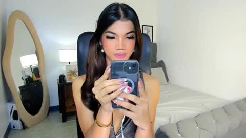 Cassie online show from November 2025 07:23:01 PM