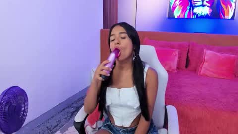 Snapshot of naugthy_skinny chatting on September 2025 06:24:01 PM Angela online show from September 2025 06:24:01 PM