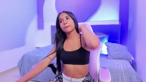 Snapshot of naugthy_skinny chatting on October 2025 06:27:02 PM Angela online show from October 2025 06:27:02 PM